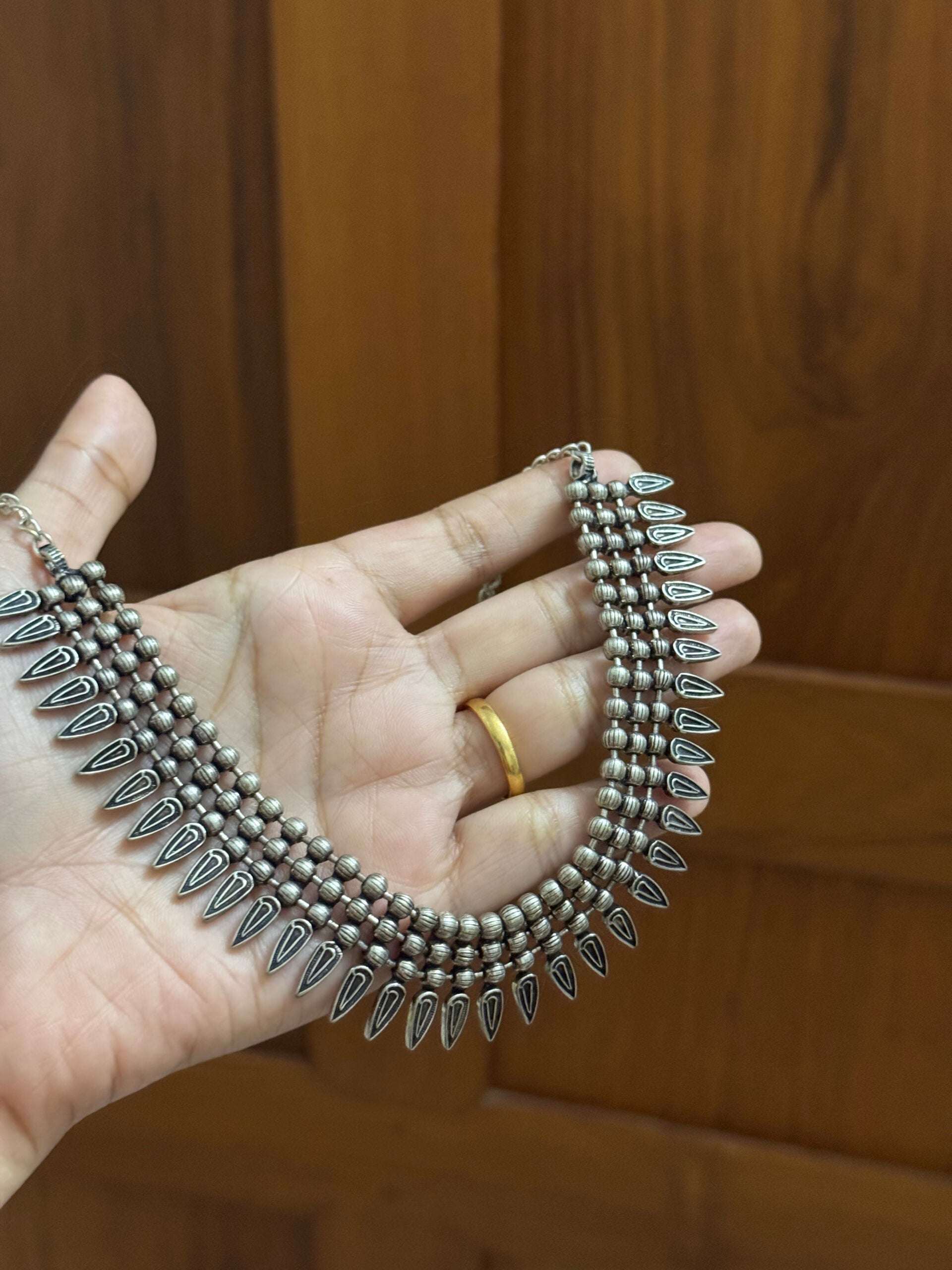 Metallic necklace