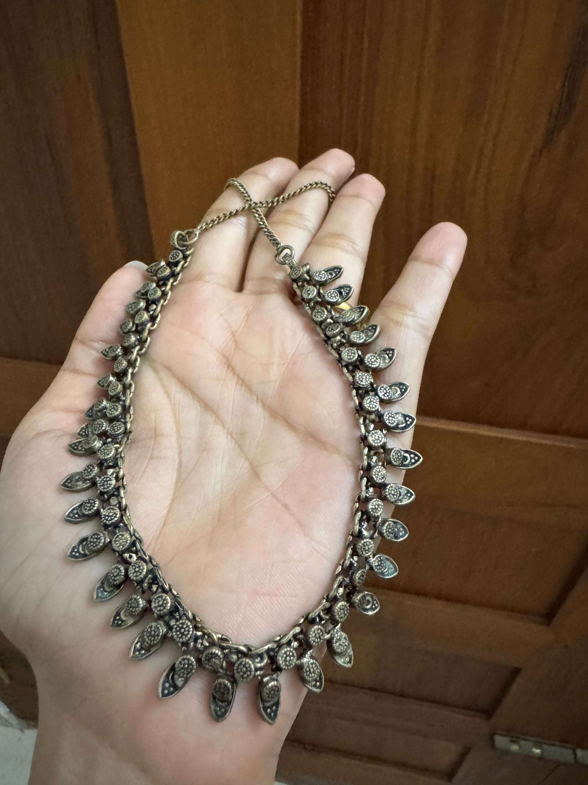 Simple metallic necklace