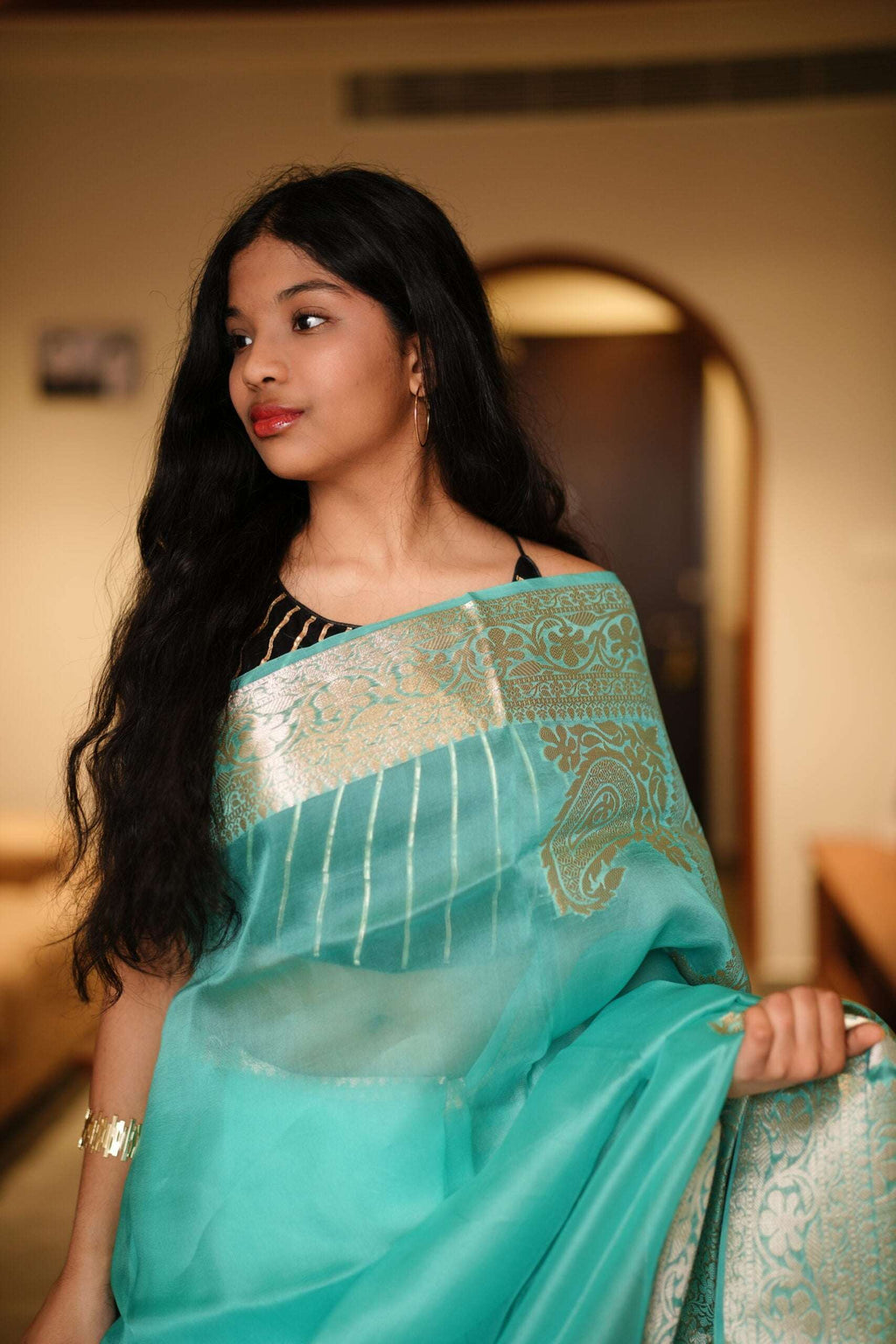 Shreyanshi Saree 11