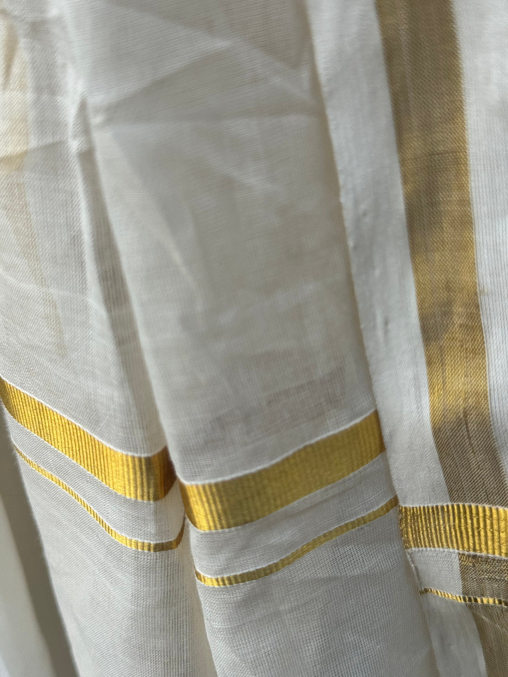 Kasavu set mundu
