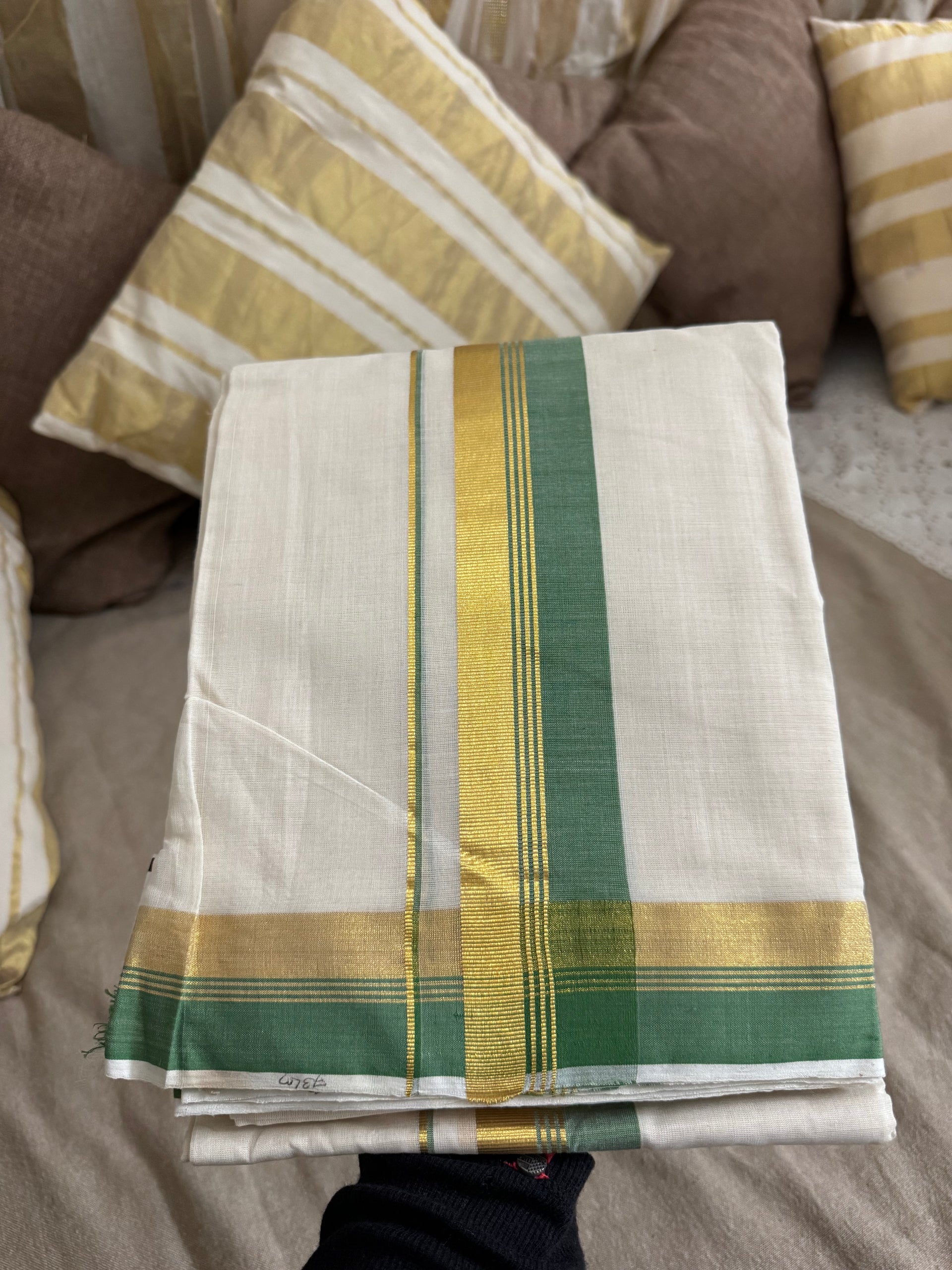 Set Mundu