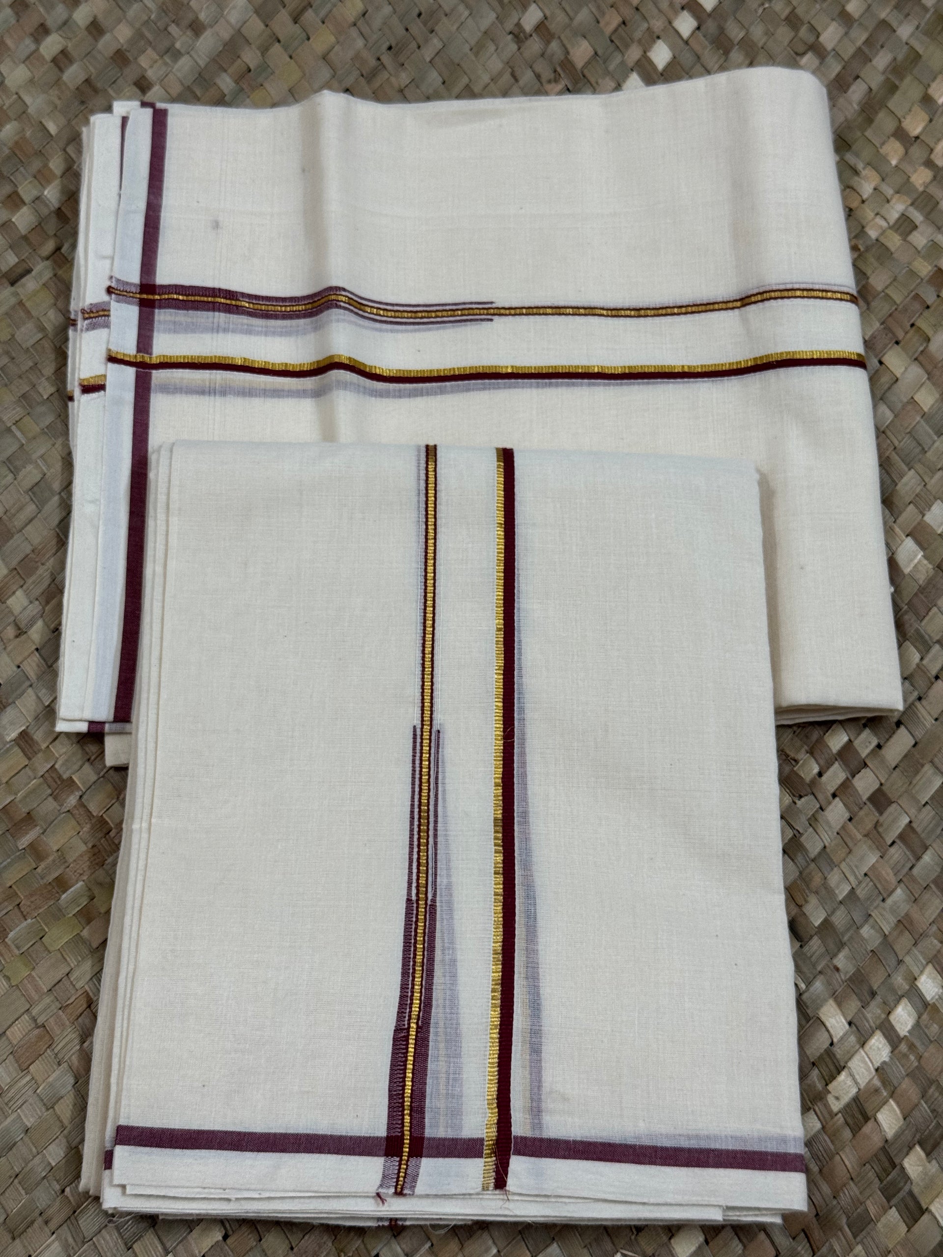 Maroon puliyilakara set mundu