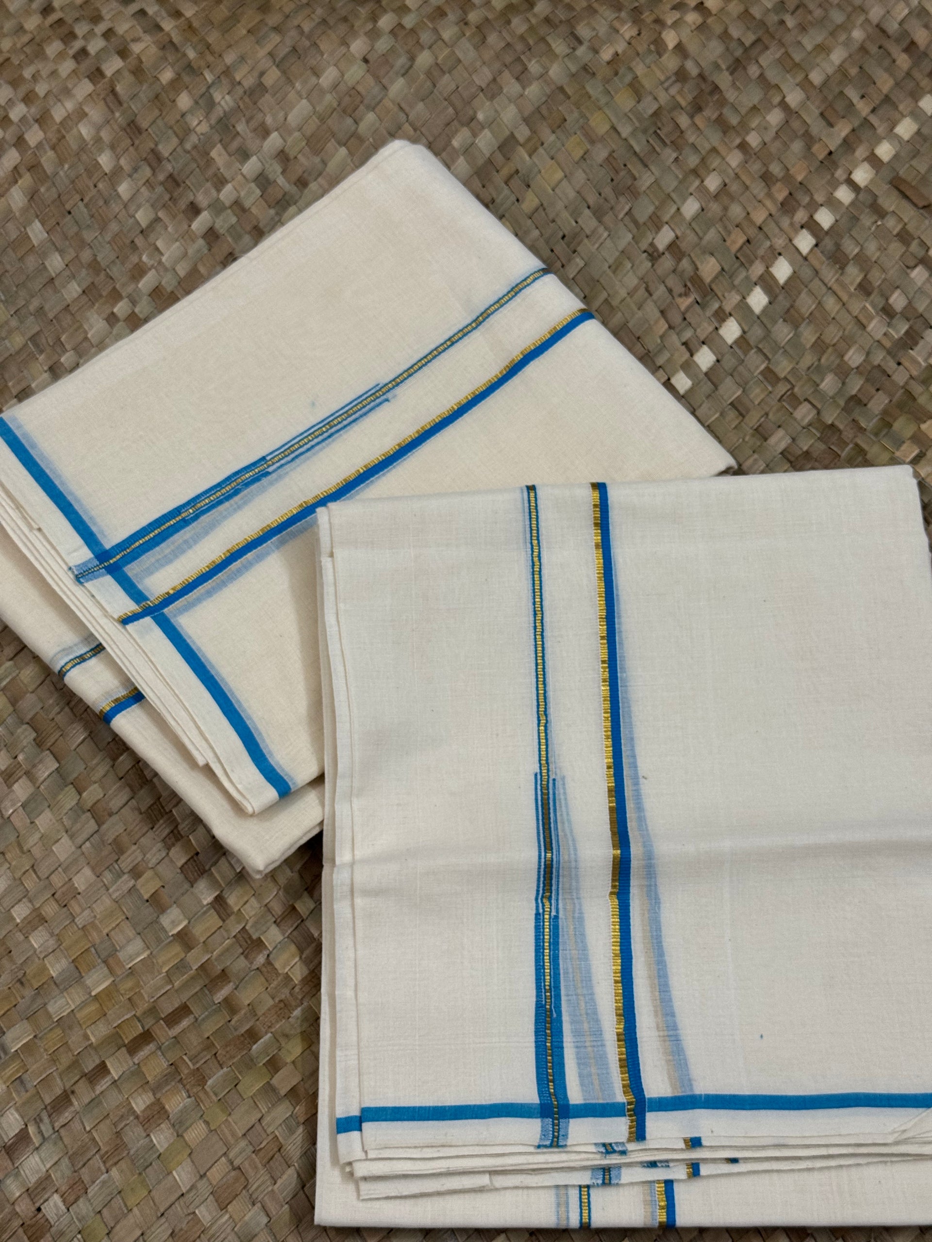 Blue puliyilakara set mundu