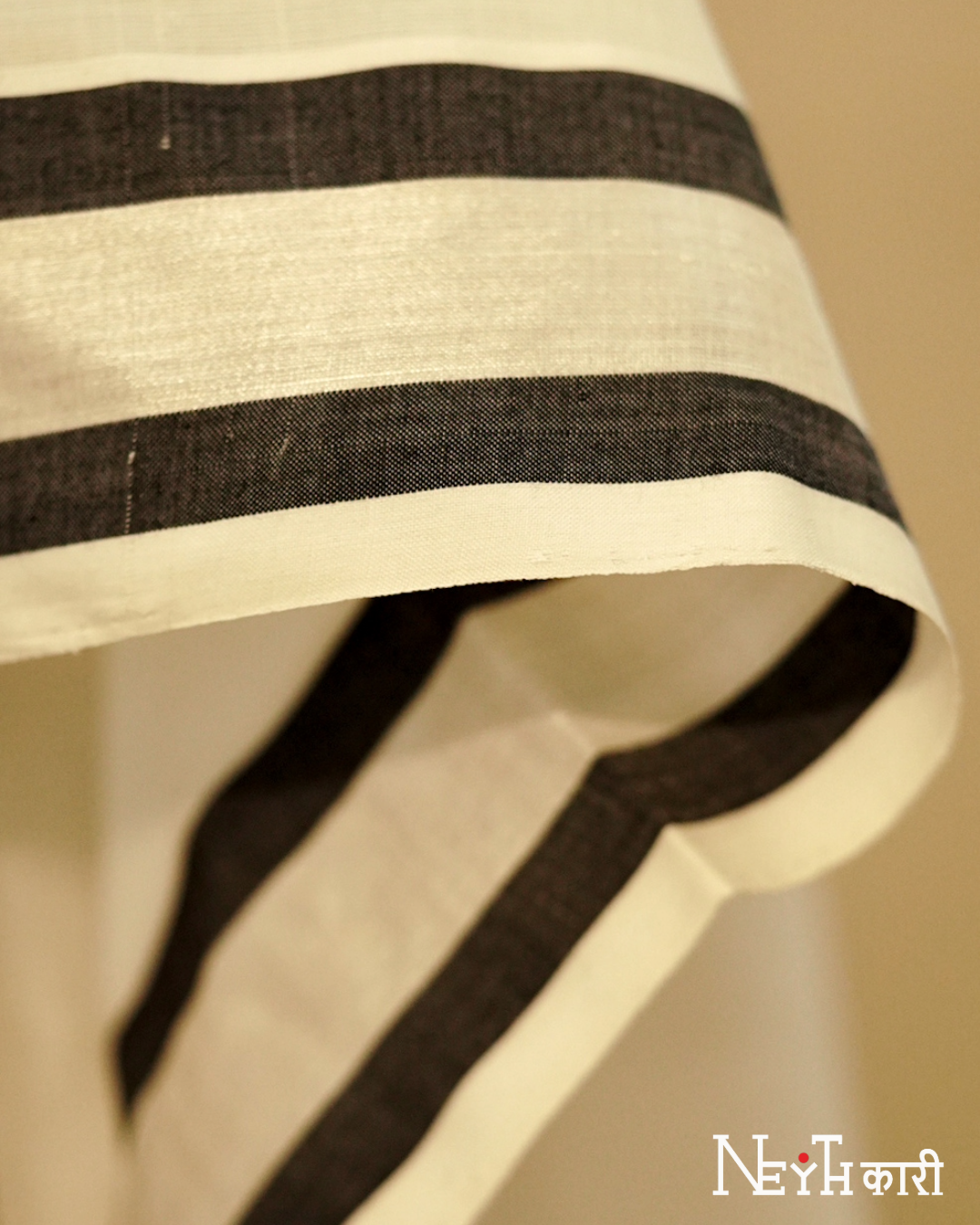 BLACK AND SILVER SET MUNDU 6
