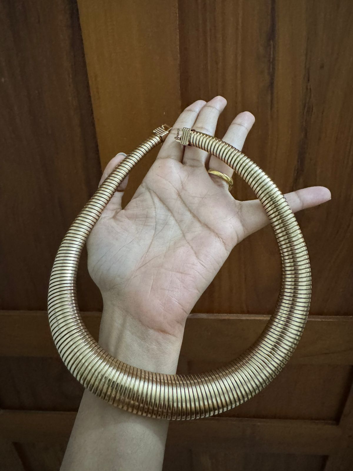 Golden choker
